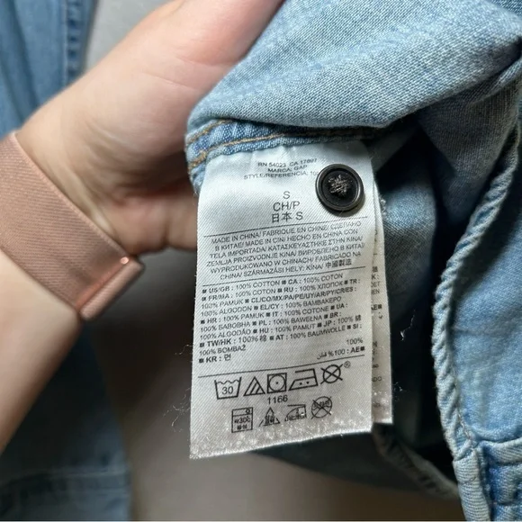 GAP Light Blue Denim Button Down Shirt women’s small western country casual - Picture 6 of 7